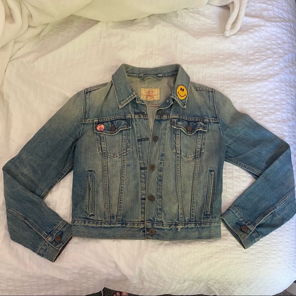 Cropped denim jacket w smiley patch
